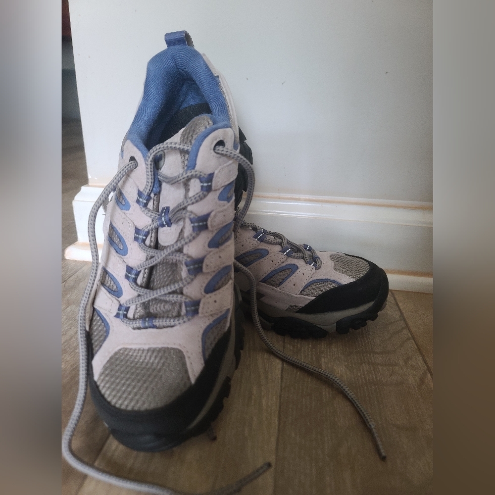 Merrell Women hiking shoes